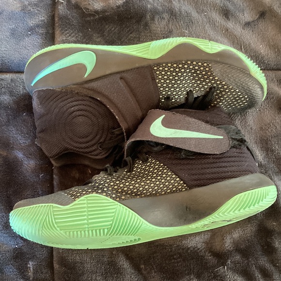 Nike Kyrie Irving Glow’s - Picture 3 of 3